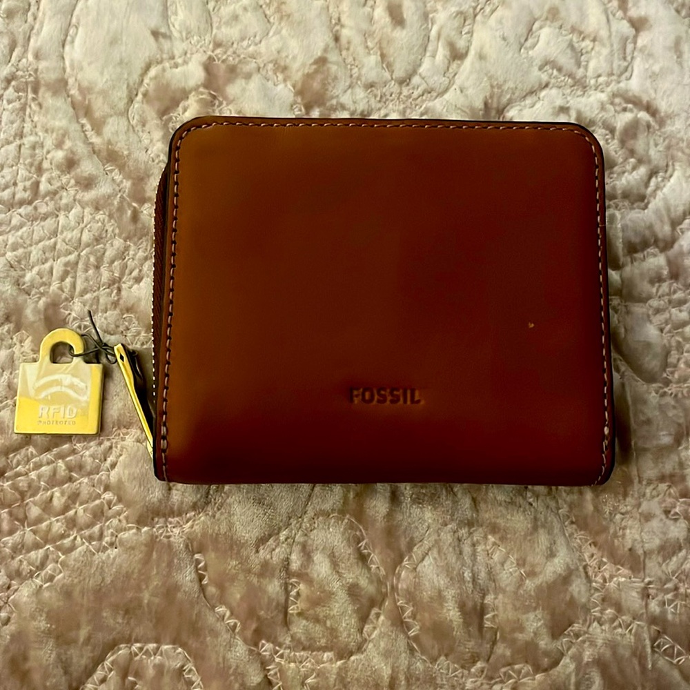 NWTS! Fossil Logan zip wallet in saddle brown
